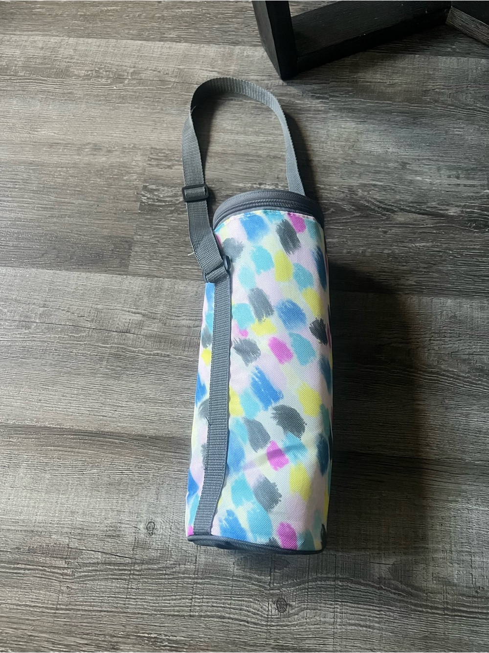 Colorful Brushstroke Bottle Carrier with Gray Strap